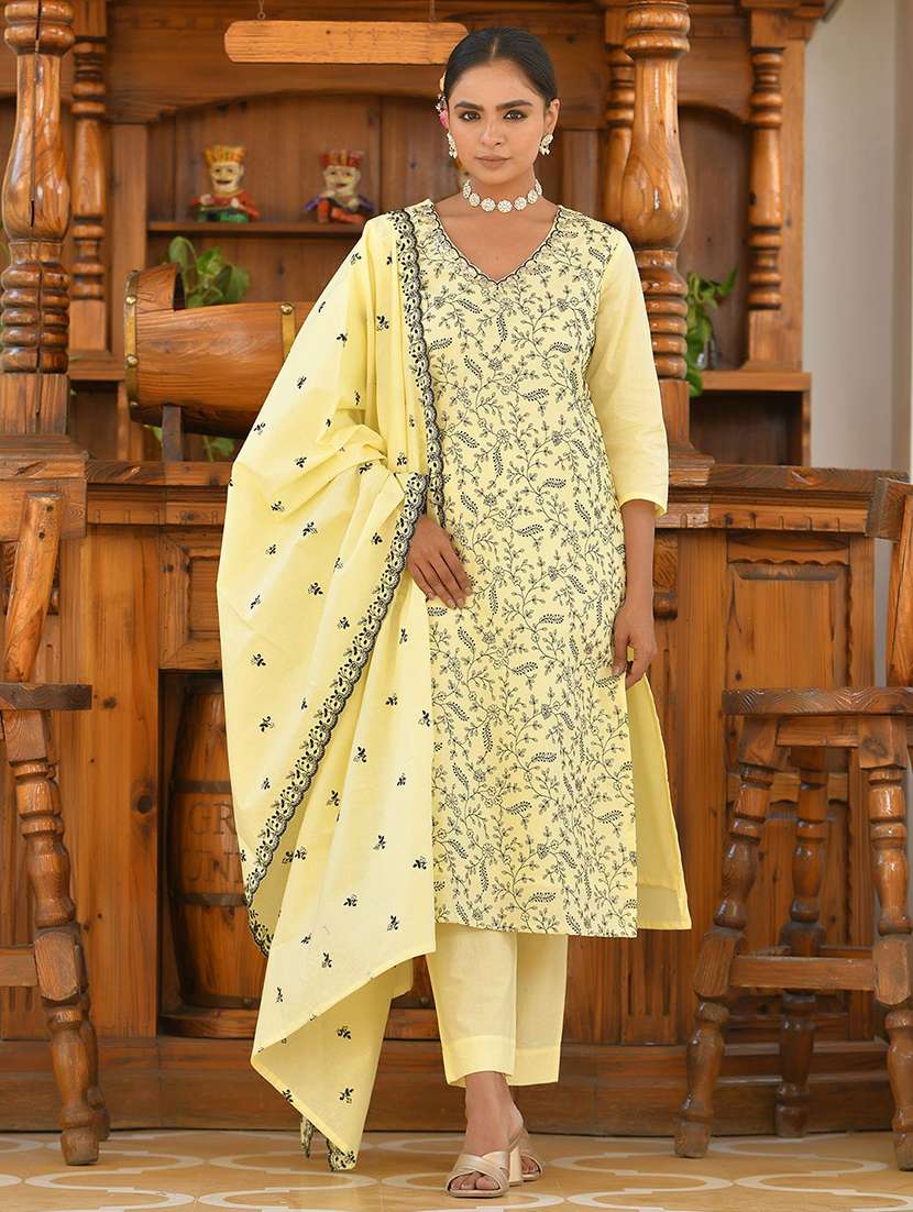 women three quarter sleeve kurta pant with dupatta set - 22068521 - Zoom Image - 0