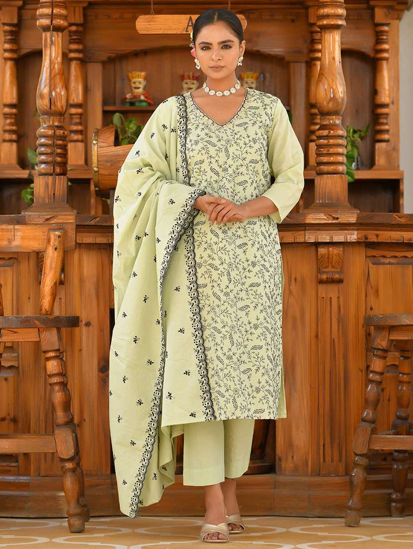 women three quarter sleeve kurta pant with dupatta set - 22068522 - Zoom Image - 0