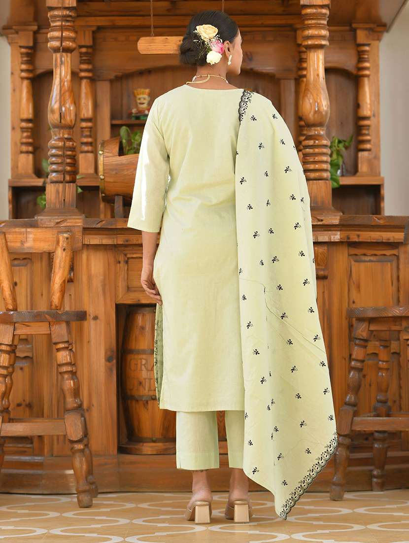 women three quarter sleeve kurta pant with dupatta set - 22068522 - Standard Image - 3
