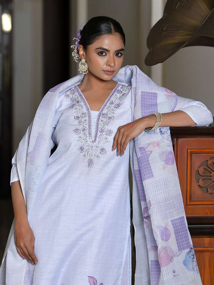 women three quarter sleeve kurta pant with dupatta set - 22068527 - Standard Image - 3