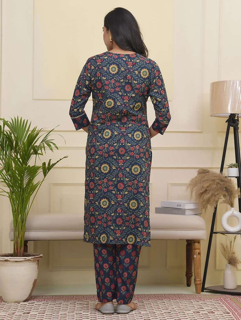 women three quarter sleeve kurta pant with dupatta set - 22068528 - Standard Image - 3