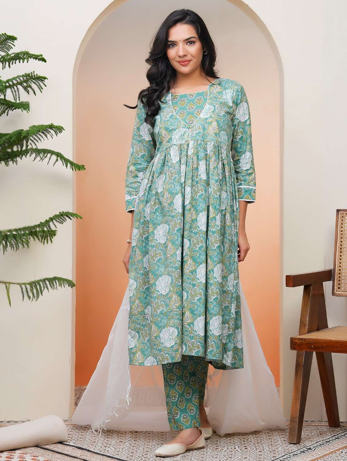 women three quarter sleeve kurta pant with dupatta set - 22068529 - Zoom Image - 0
