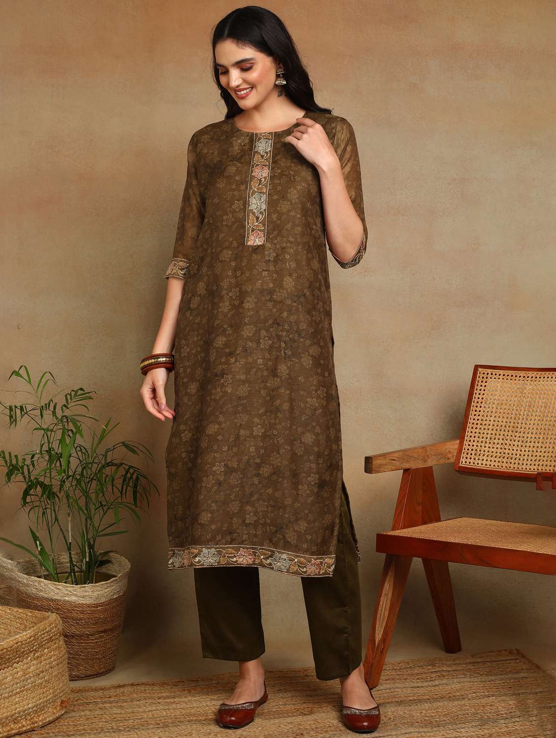 women three quarter sleeve kurta pant with dupatta set - 22068569 - Standard Image - 3