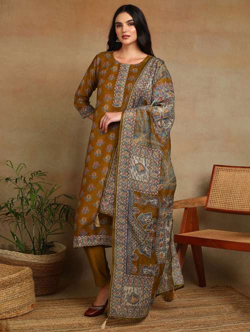 women three quarter sleeve kurta pant with dupatta set - 22068572 - Standard Image - 0