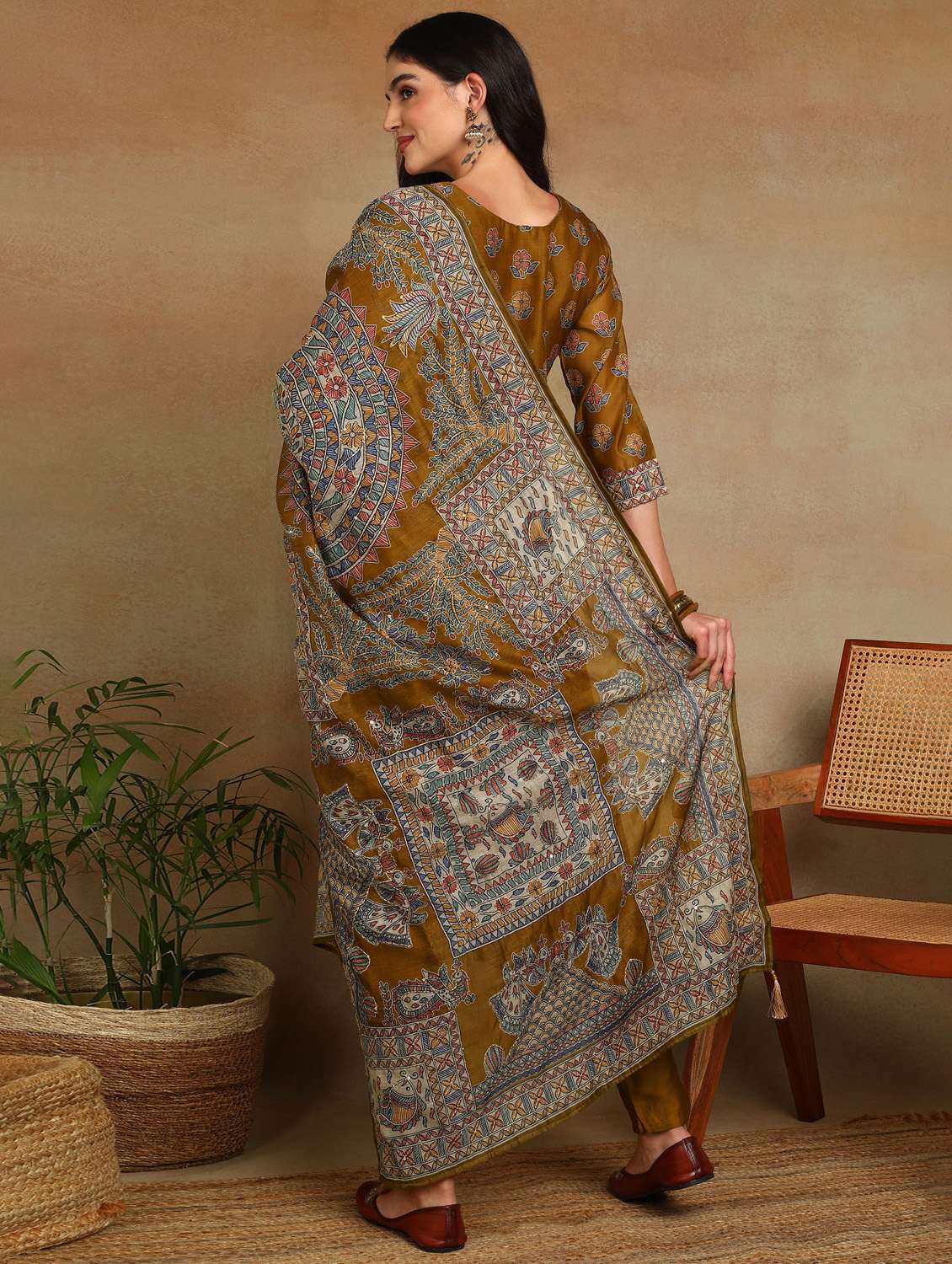 women three quarter sleeve kurta pant with dupatta set - 22068572 - Standard Image - 3