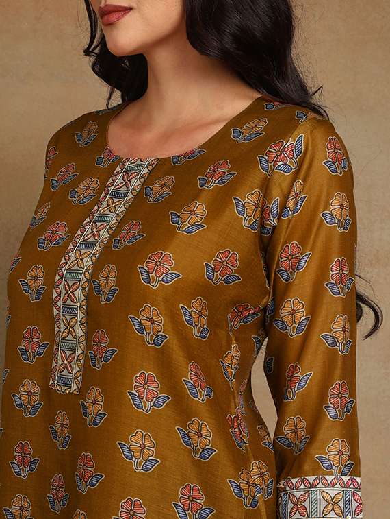 women three quarter sleeve kurta pant with dupatta set - 22068572 - Standard Image - 5