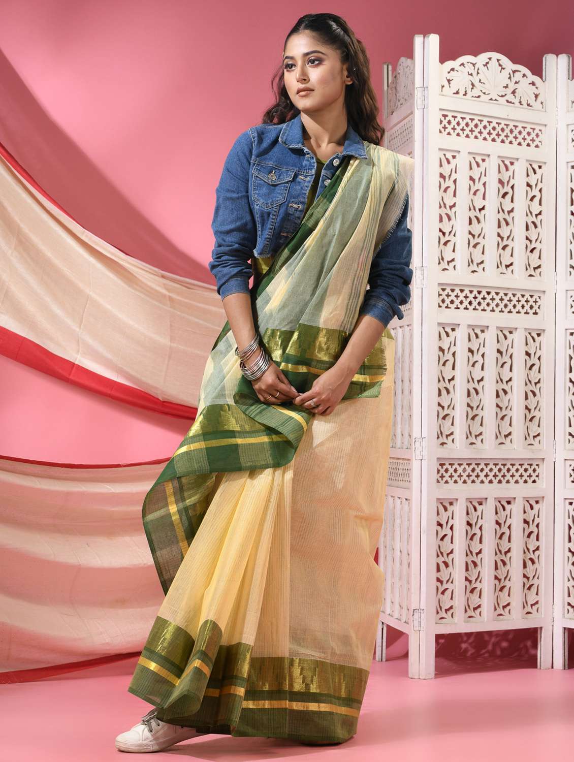 women self design handloom saree