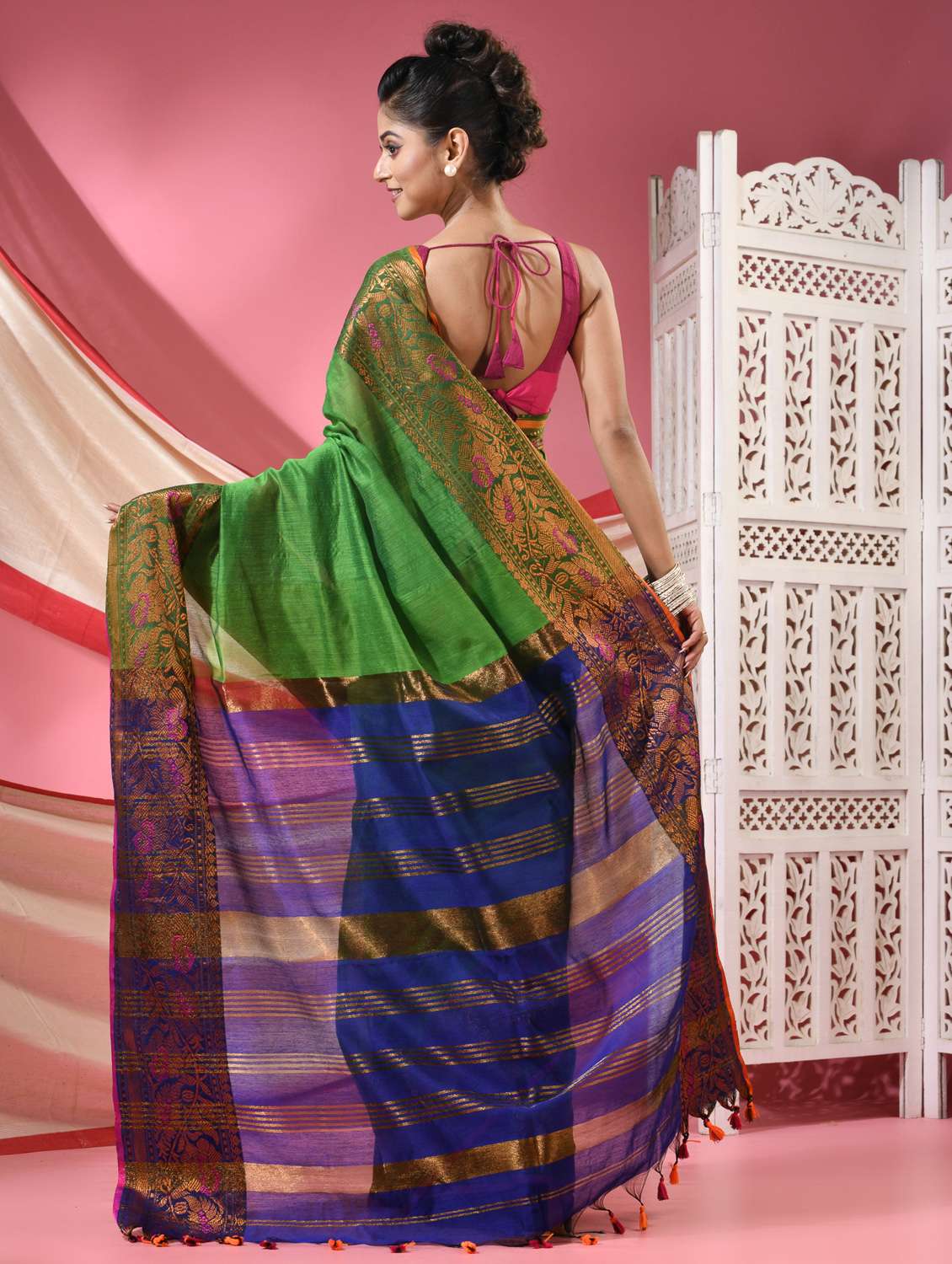 women solid with bordered handloom saree with blouse - 22068618 -  Standard Image - 3