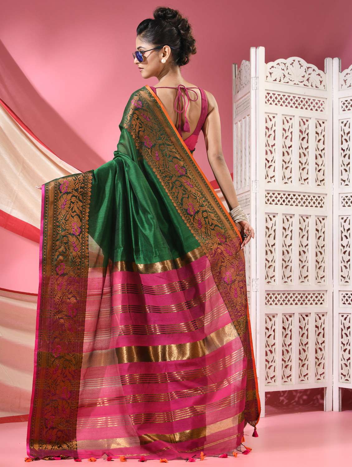 women solid with bordered handloom saree with blouse - 22068619 - Standard Image - 3