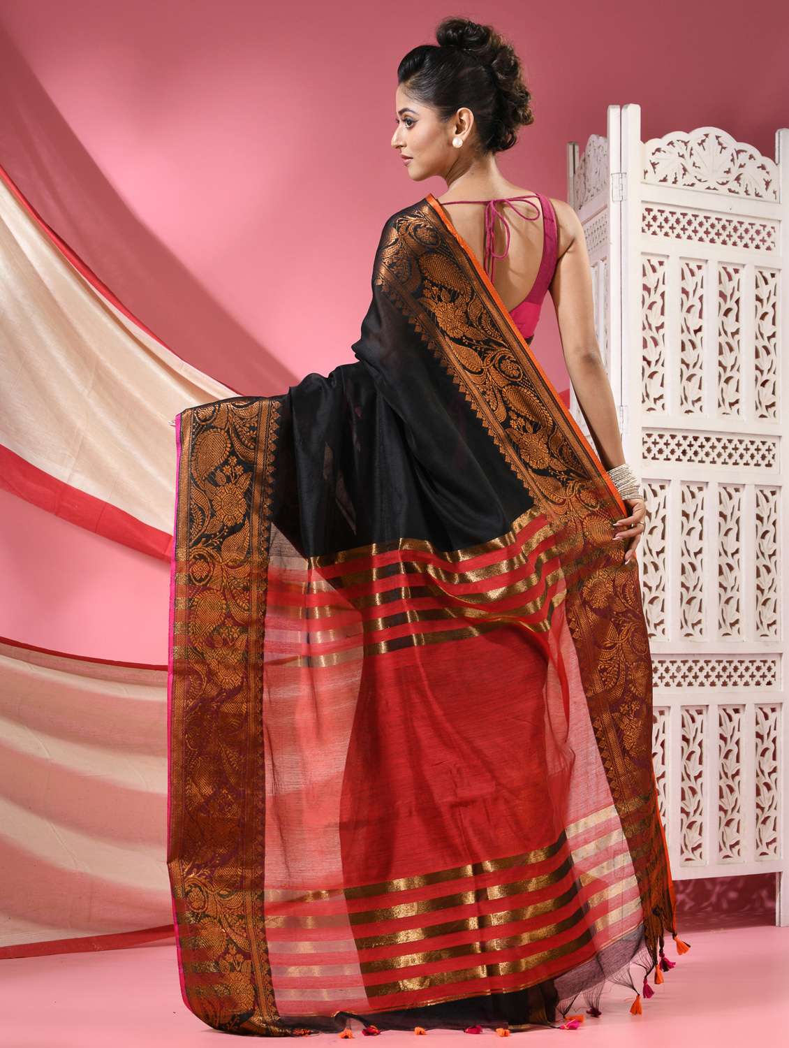 women solid with bordered handloom saree with blouse - 22068621 - Standard Image - 3