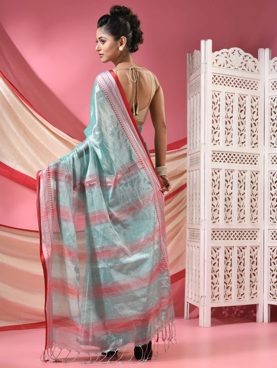 women solid with bordered handloom saree with blouse - 22068625 - Standard Image - 3