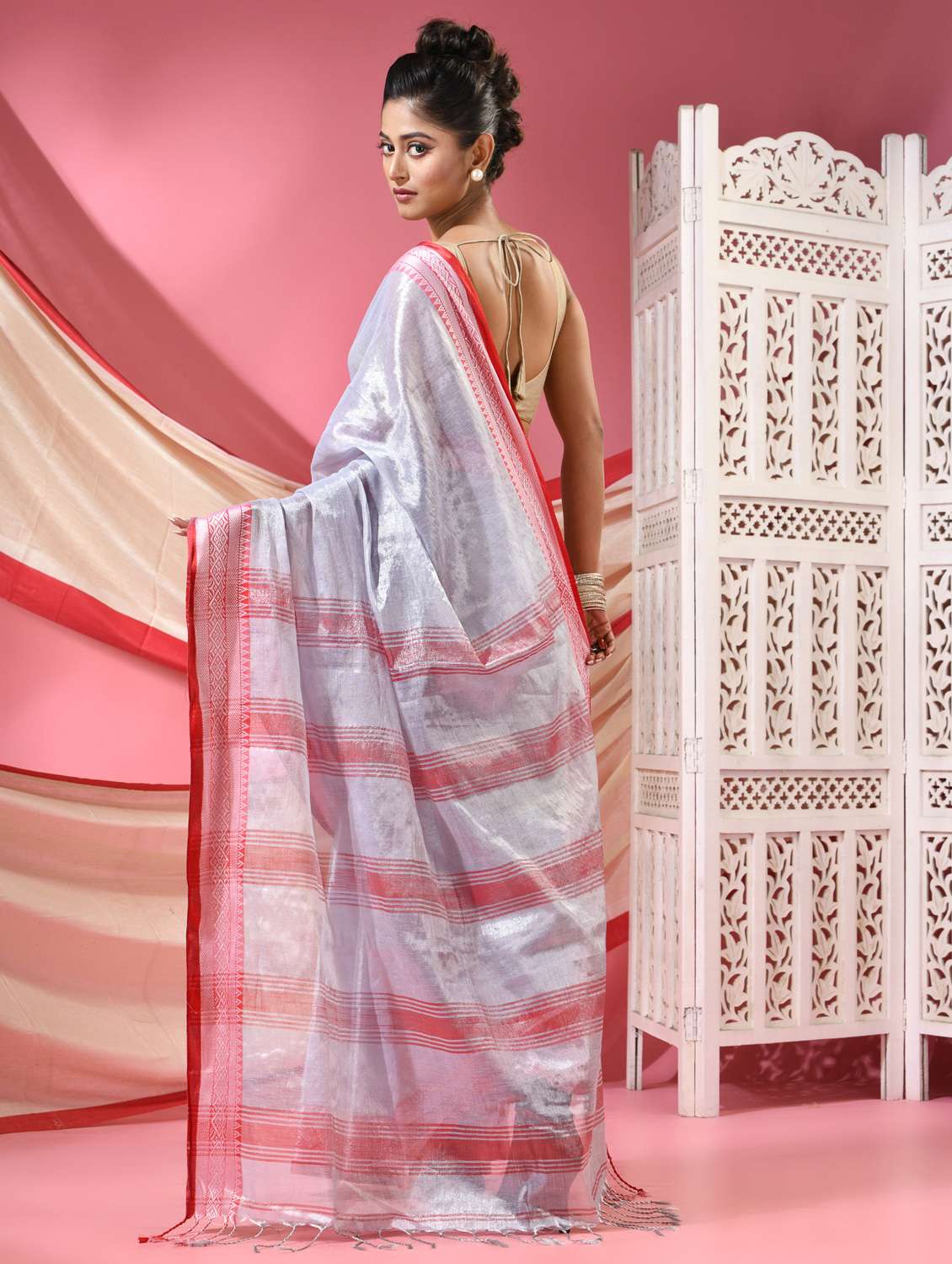 women solid with bordered handloom saree with blouse - 22068628 - Standard Image - 3