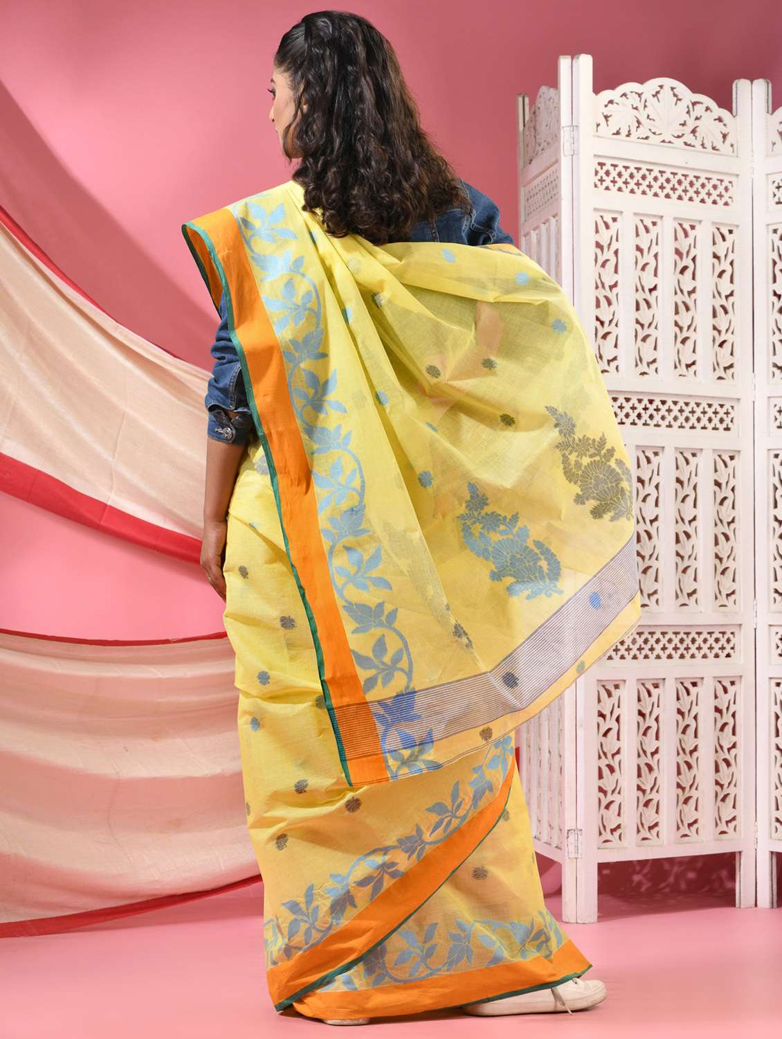 women self design handloom saree - 22068631 - Standard Image - 3