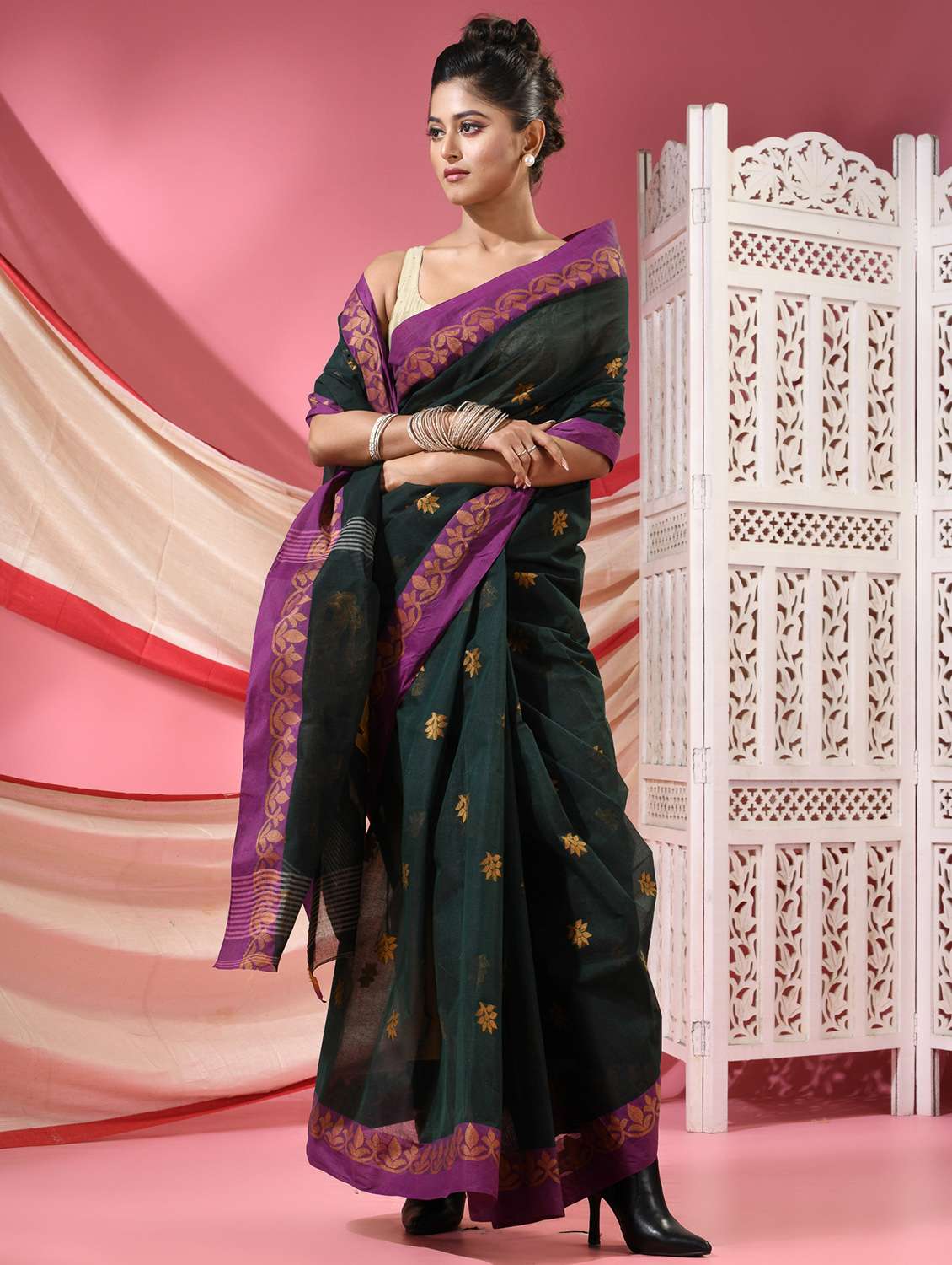 women self design handloom saree