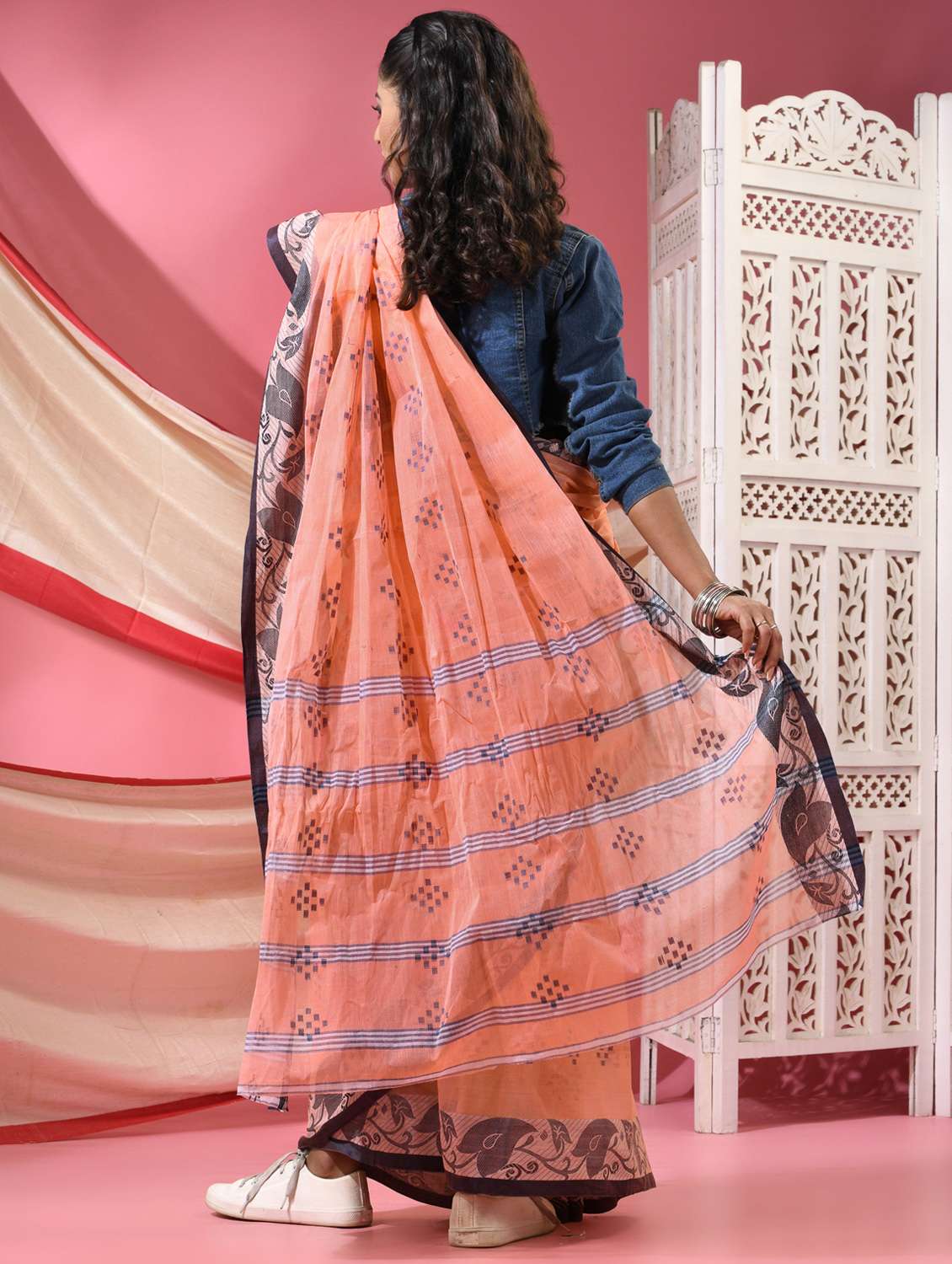 women self design tant saree - 22068637 -  Standard Image - 3