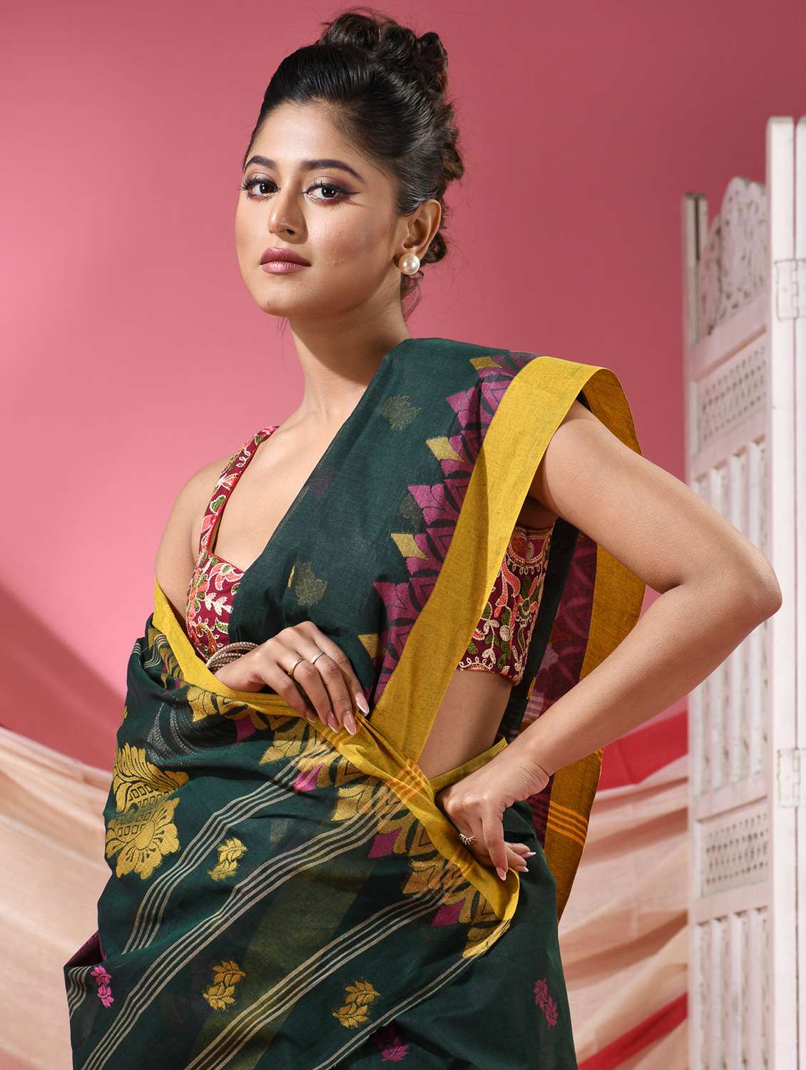 women self design handloom saree - 22068638 - Standard Image - 3