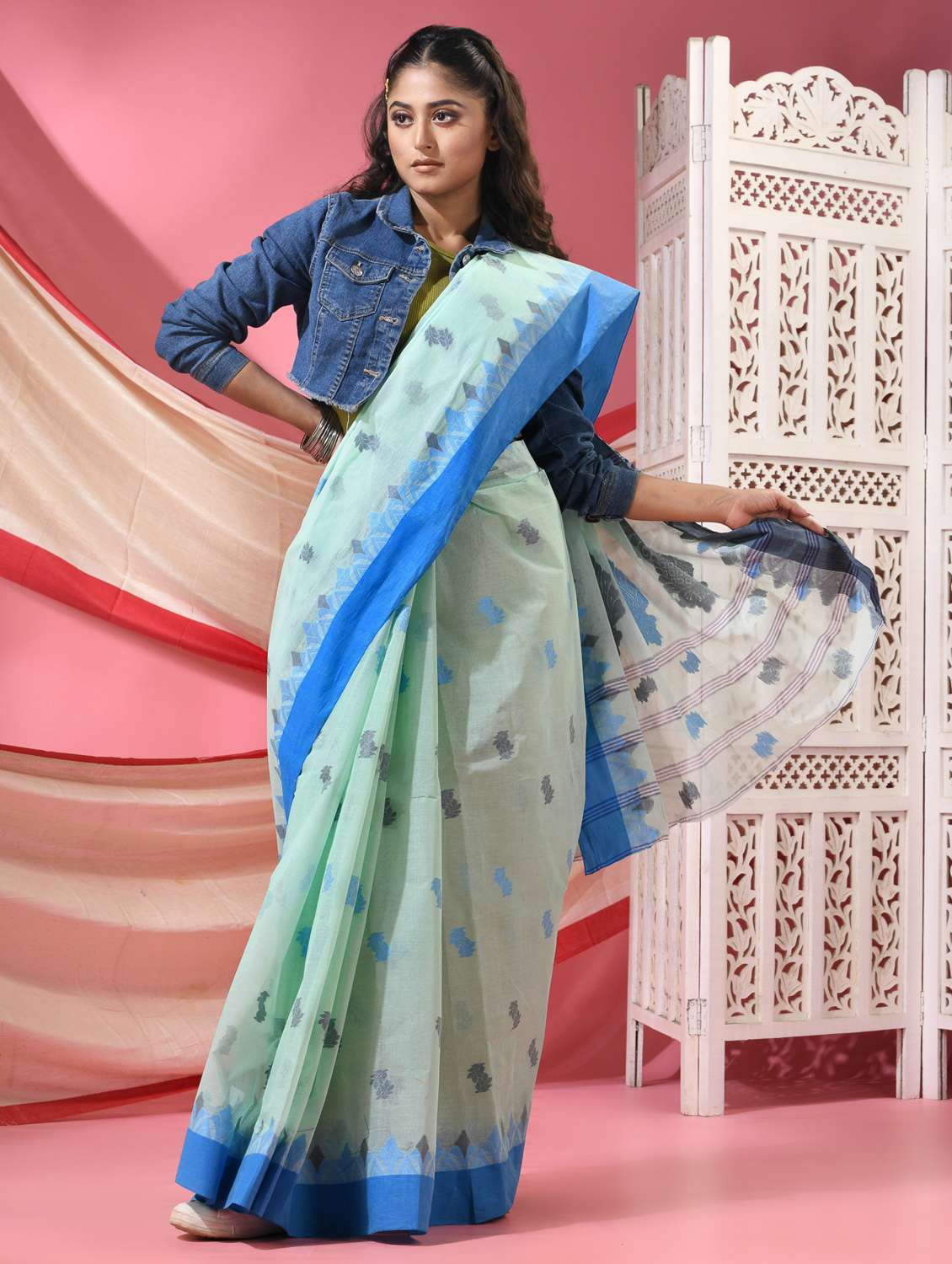 women self design handloom saree