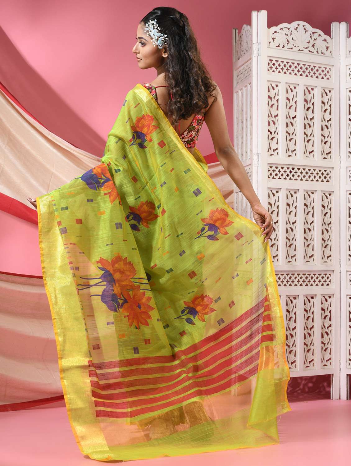 women floral handloom saree with blouse - 22068641 -  Standard Image - 3