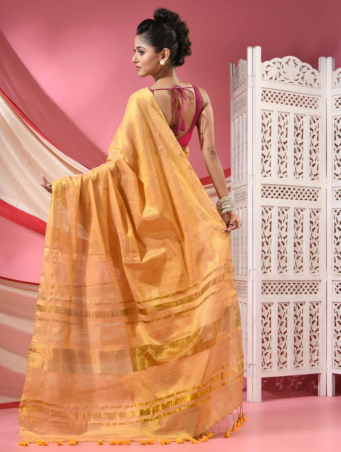 women solid tussar silk saree with blouse - 22068650 - Standard Image - 3