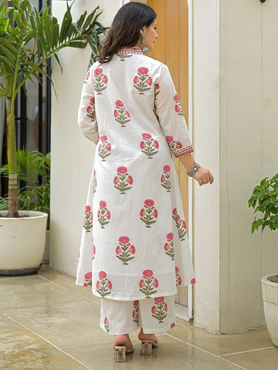 women floral three quarter sleeve kurta pant with dupatta set - 22069207 -  Standard Image - 3