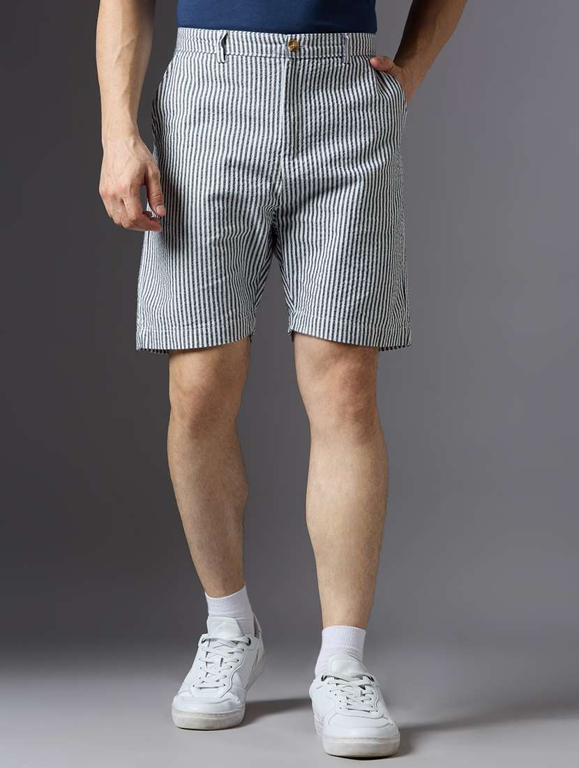 men striped mid rise regular fit shorts