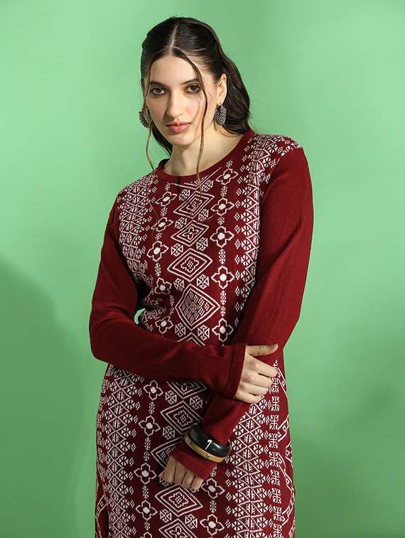 globus women maroon round neck full sleeves placement weave knitted acrylic loose fit winter wear kurta - 22069704 -  Standard Image - 3
