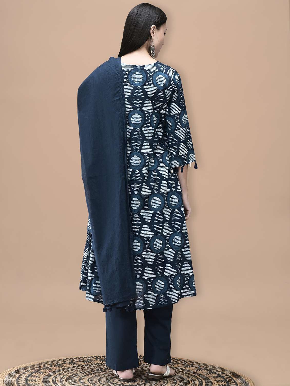 women geometric three quarter sleeve kurta pant with dupatta set - 22070852 -  Standard Image - 3