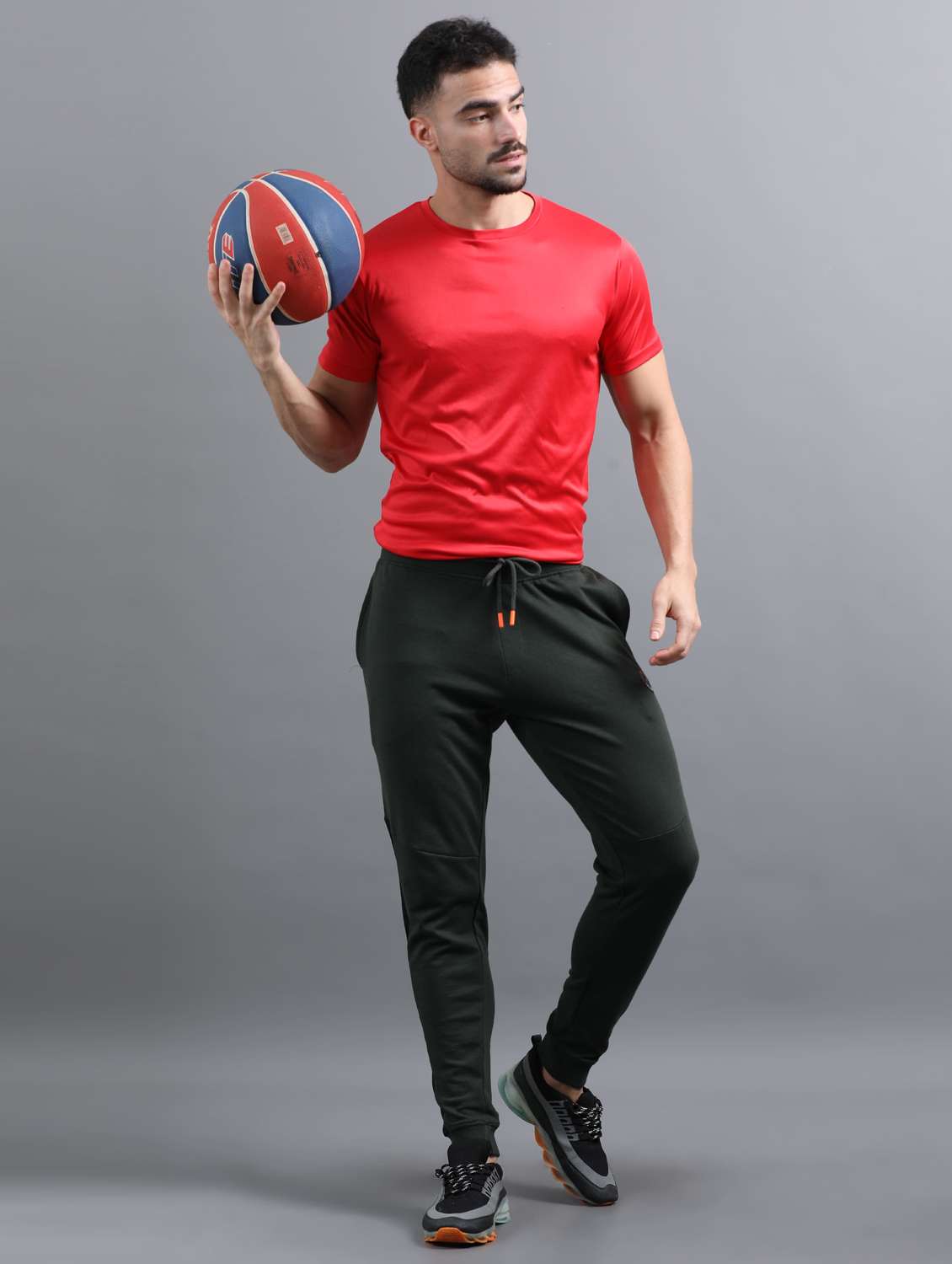 men placement print mid rise regular fit jogger - 22070966 -  Standard Image - 3