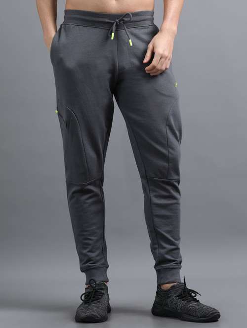 men solid mid rise regular fit jogger - 22070969 -  Standard Image - 0
