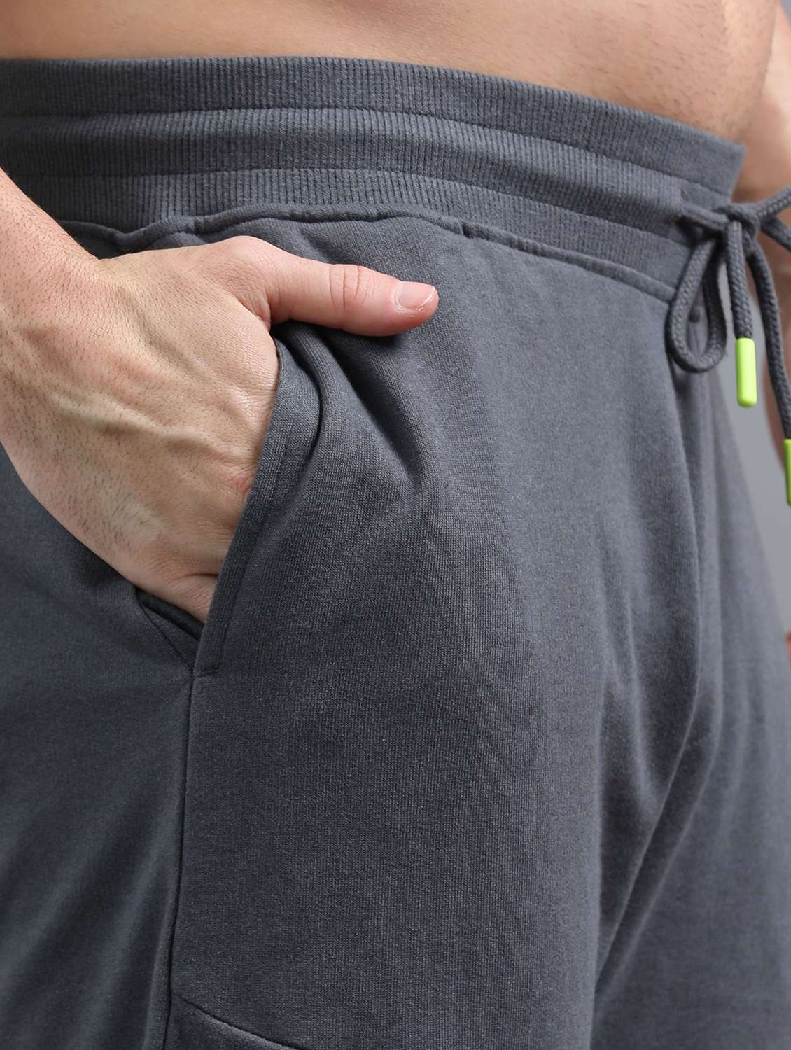 men solid mid rise regular fit jogger - 22070969 -  Standard Image - 3