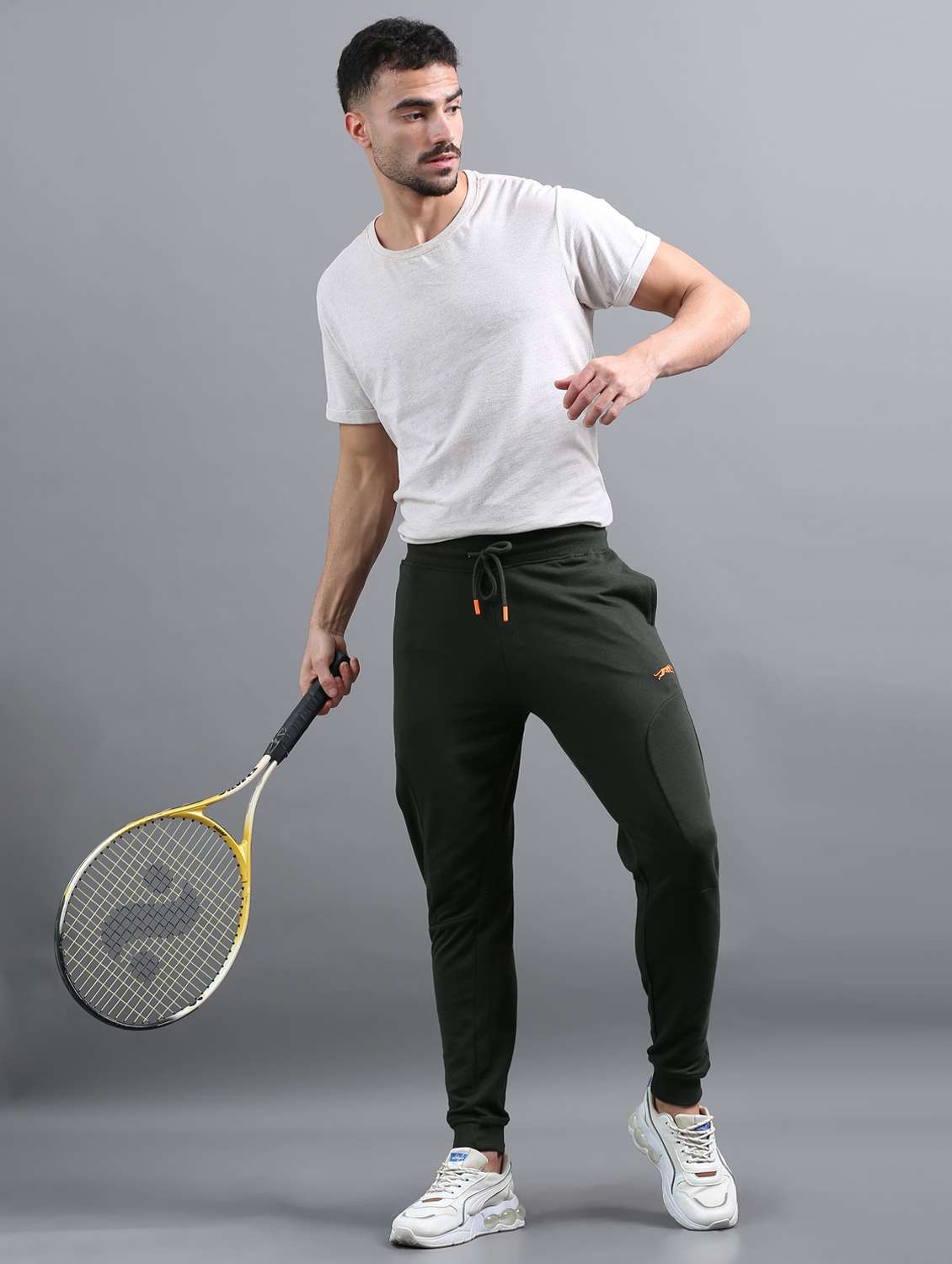 men solid mid rise regular fit jogger - 22070970 -  Standard Image - 3