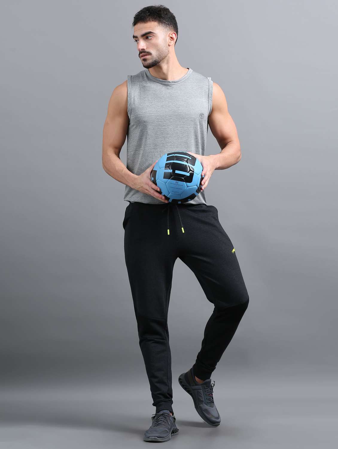 men color block mid rise regular fit jogger - 22070972 -  Standard Image - 3