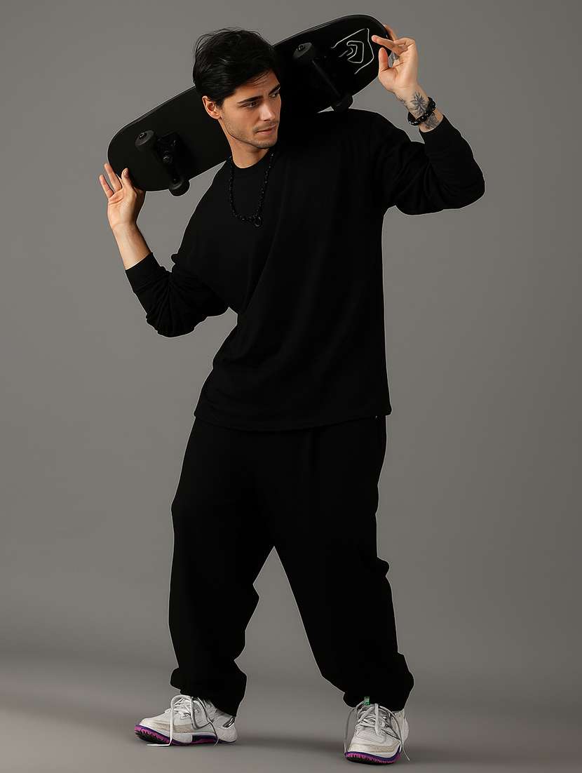 men black solid long sleeve oversized t-shirt - 22071339 - Standard Image - 3