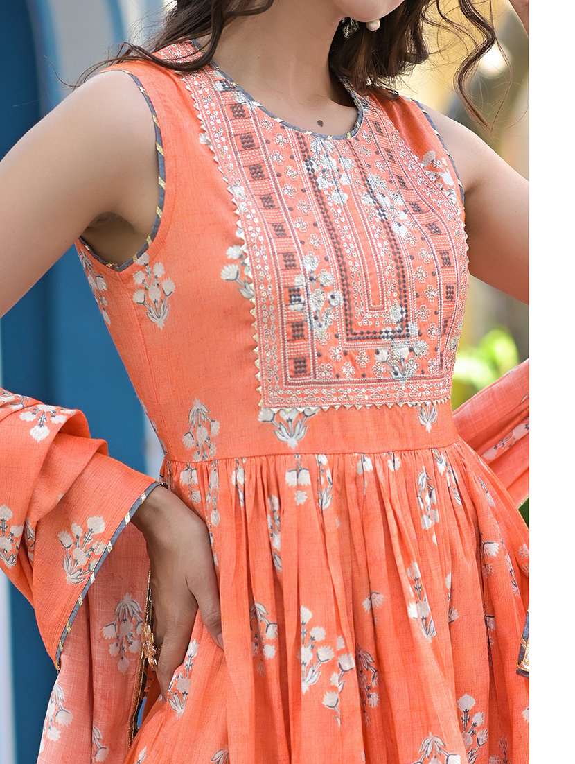 women floral sleeveless kurta sharara with dupatta set - 22071528 - Standard Image - 3