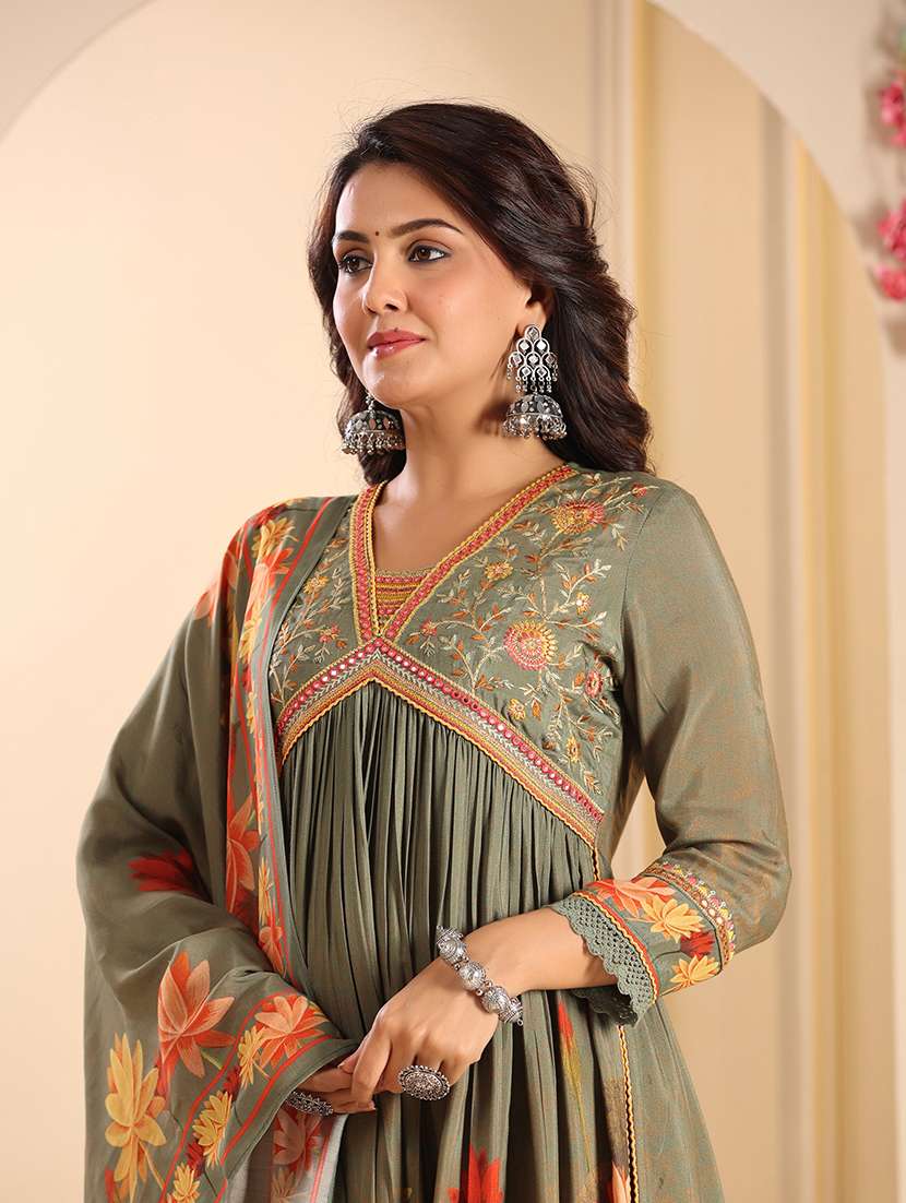 women printed three quarter sleeve kurta pant with dupatta set - 22071539 - Standard Image - 3
