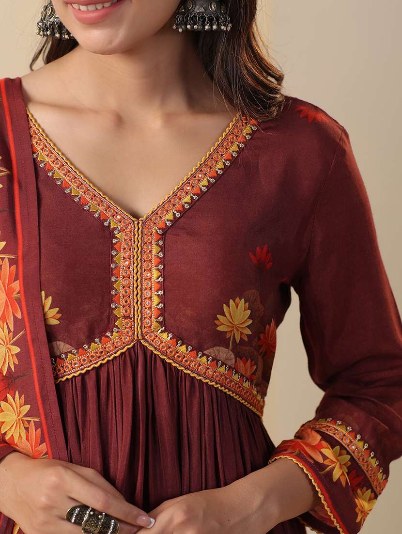 women printed three quarter sleeve kurta pant with dupatta set - 22071541 - Standard Image - 3