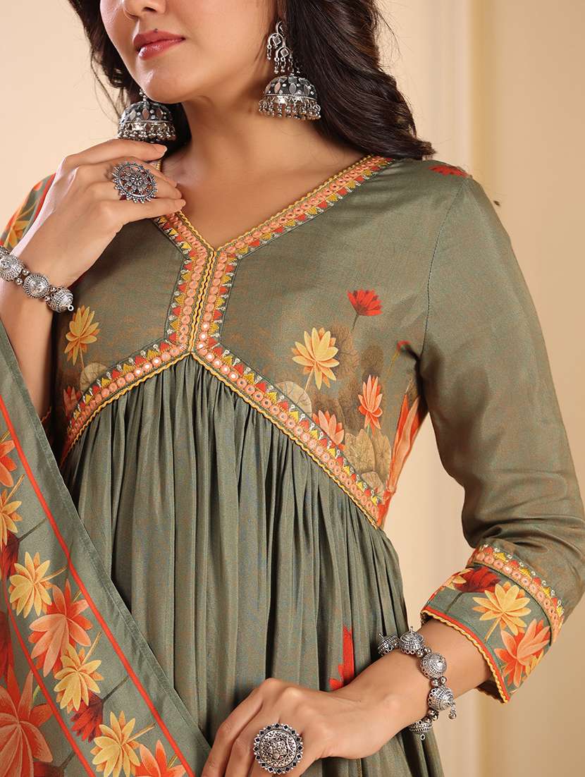 women printed three quarter sleeve kurta pant with dupatta set - 22071542 -  Standard Image - 3