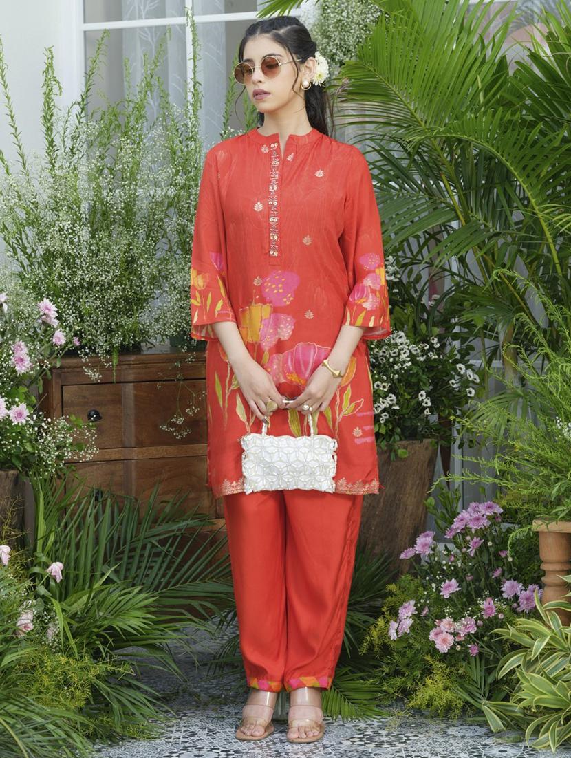 women floral three quarter sleeve kurta pant set