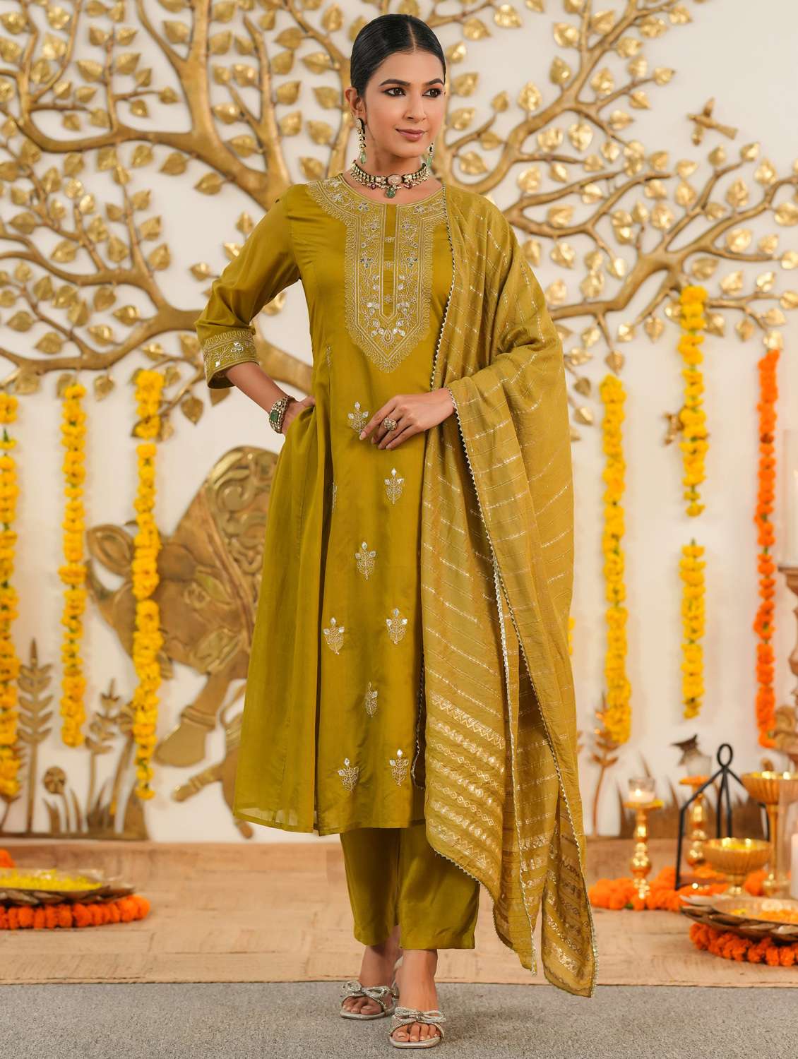 women solid with work three quarter sleeve kurta pant with dupatta set