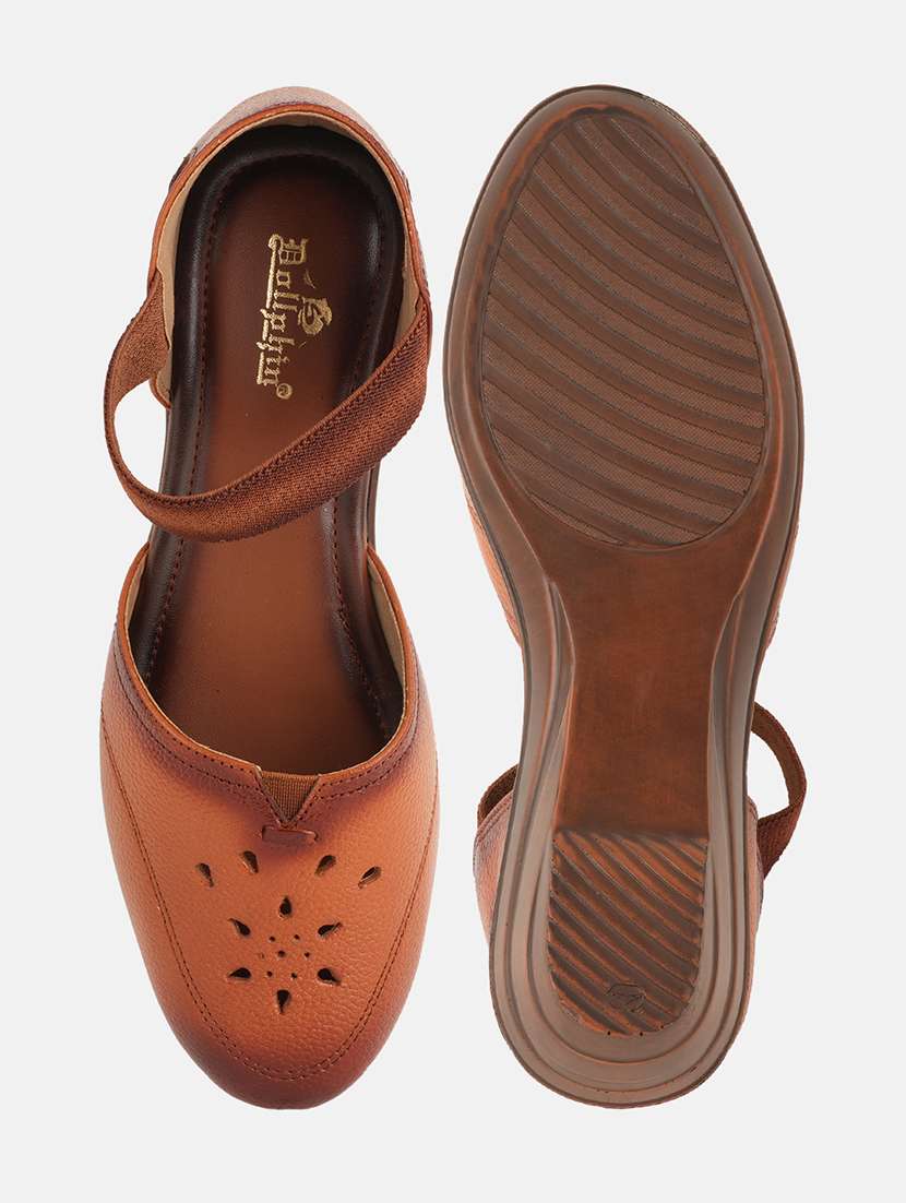 women tan solid wedge - 22072137 - Standard Image - 5