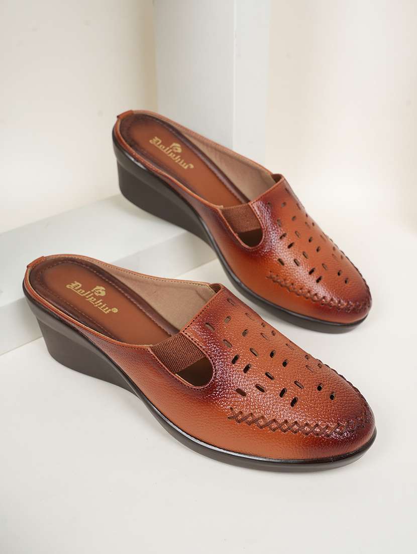women solid slip on mule
