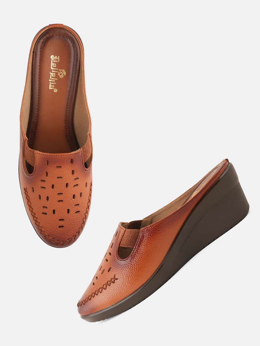 women solid slip on mule - 22072163 - Standard Image - 5