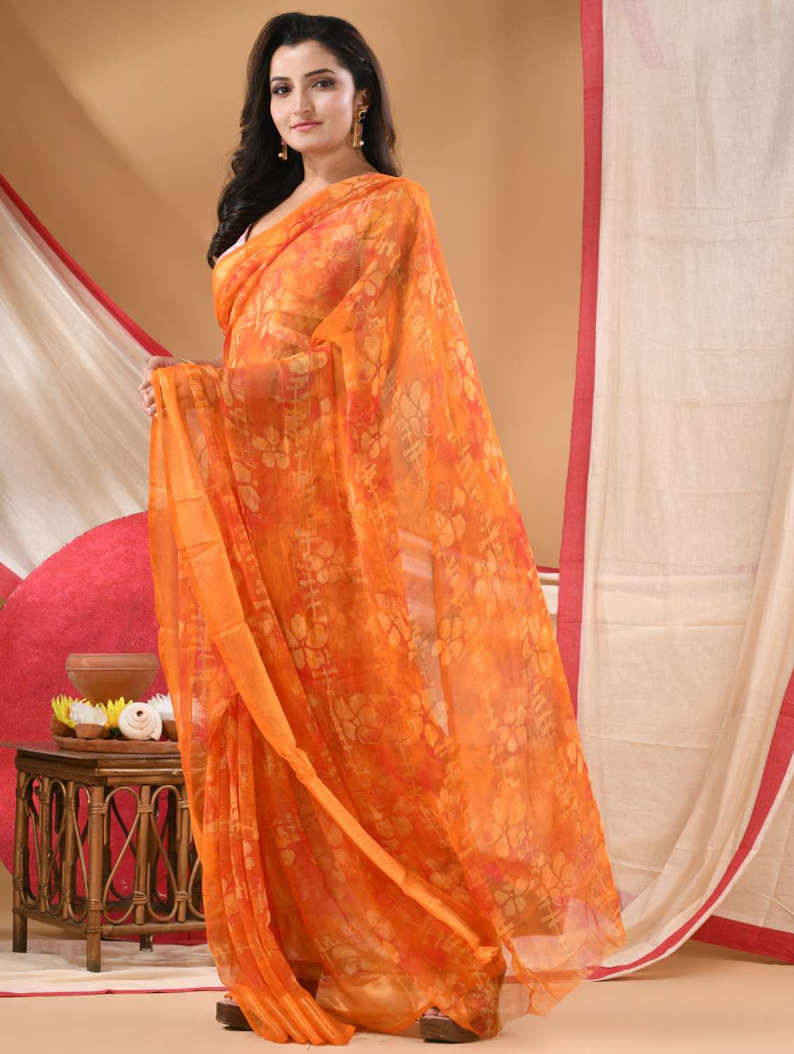 women floral printed saree - 22072237 - Standard Image - 3