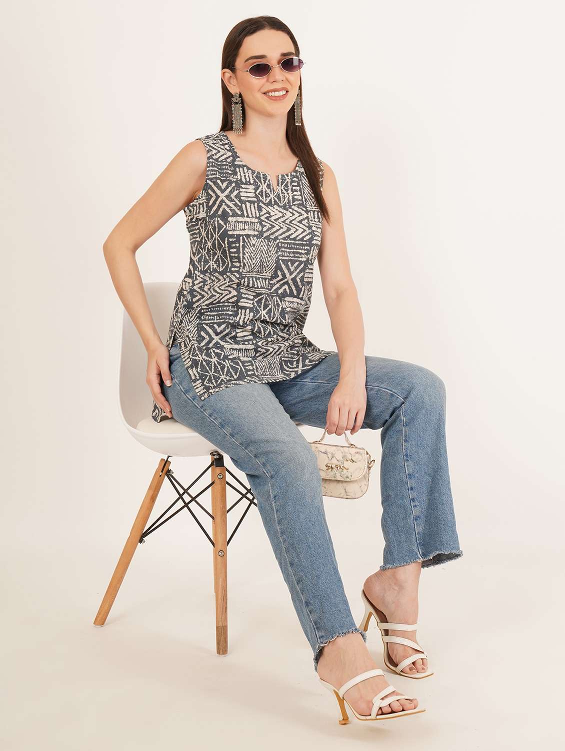 women printed sleeveless straight kurti - 22072579 -  Zoom Image - 0