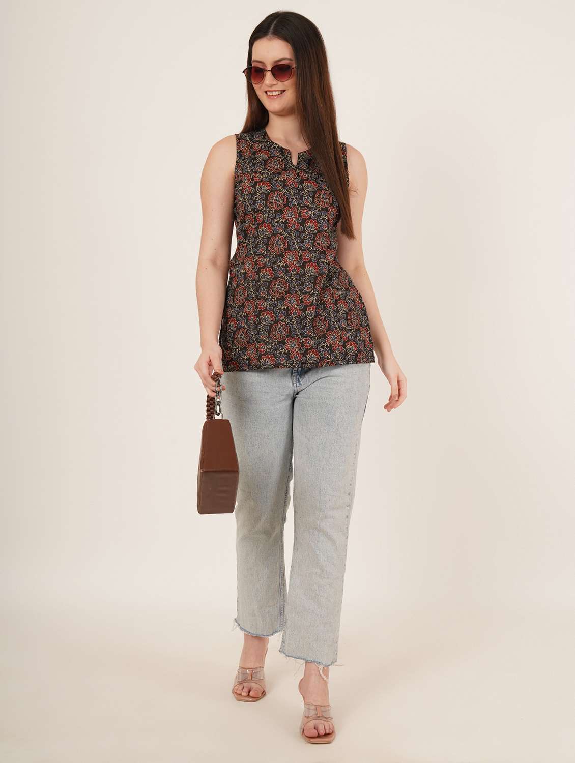 women printed sleeveless straight kurti - 22072587 -  Standard Image - 5