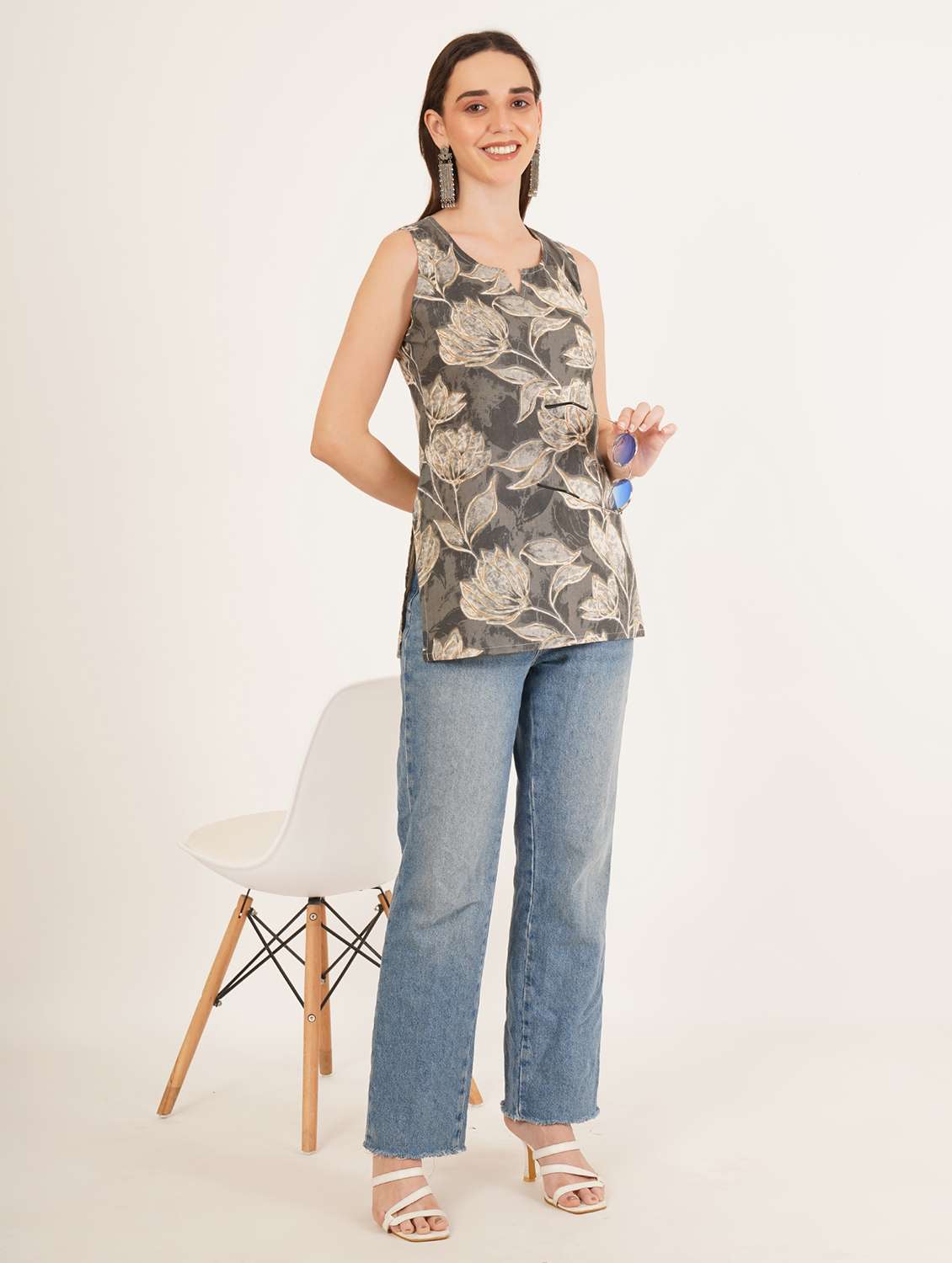 women floral printed sleeveless straight kurti - 22072596 -  Standard Image - 3