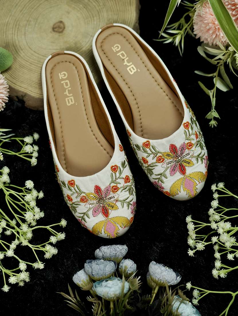 women embroidered slip on jutis