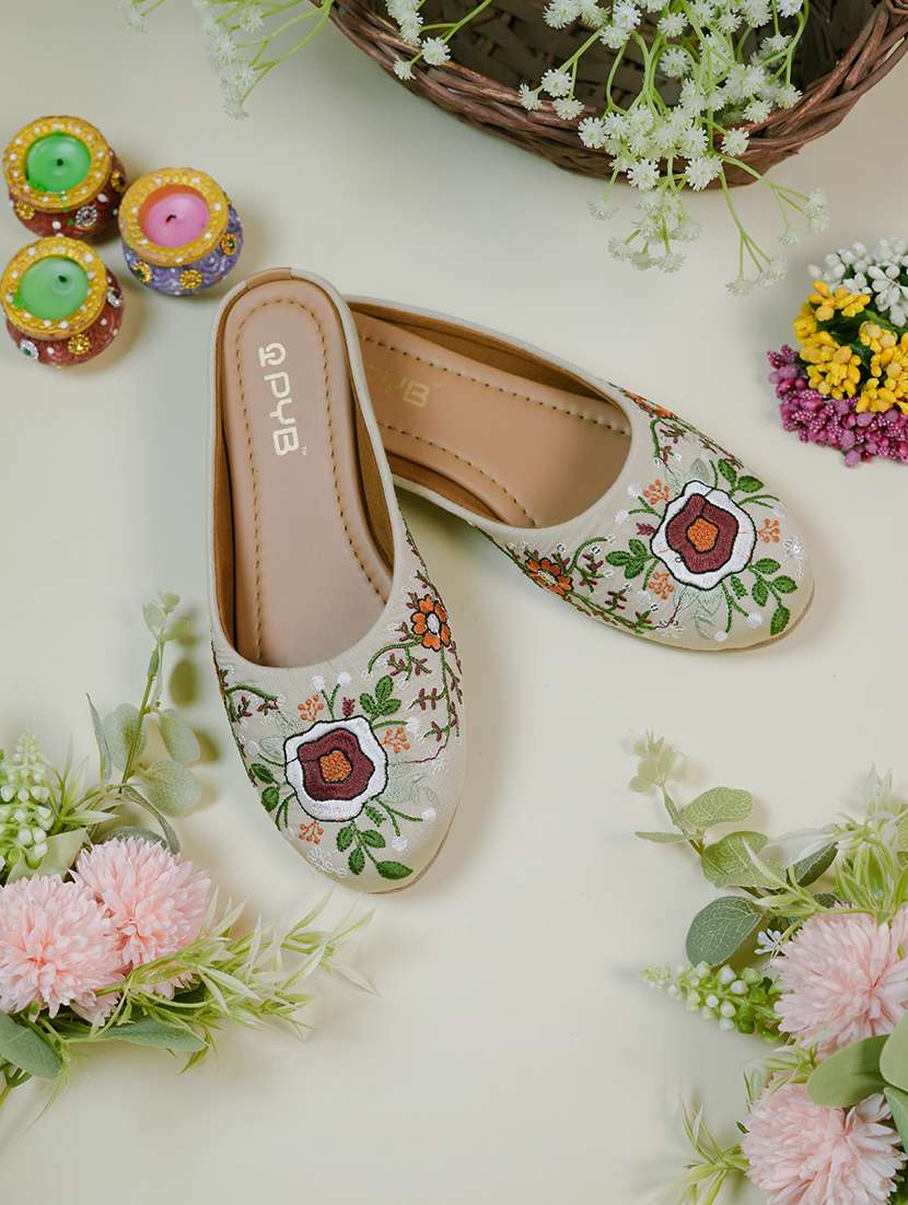 women embroidered slip on jutis - 22072776 -  Zoom Image - 0