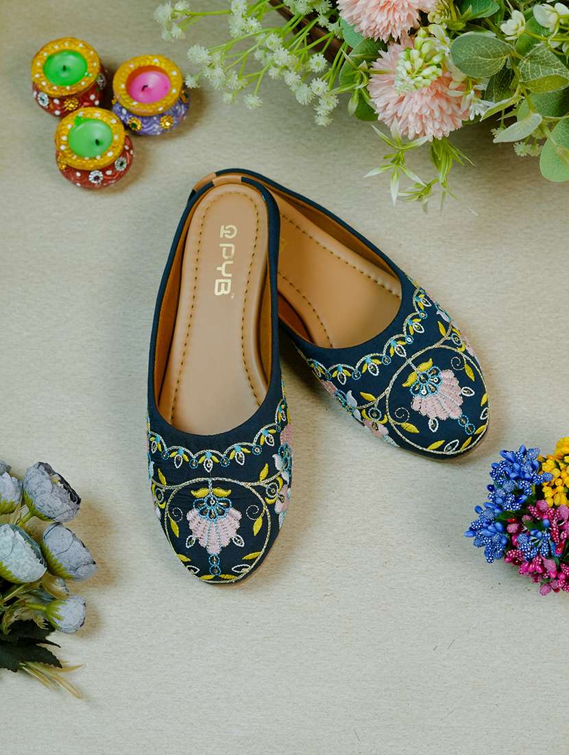 women embroidered slip on jutis - 22072777 -  Zoom Image - 0