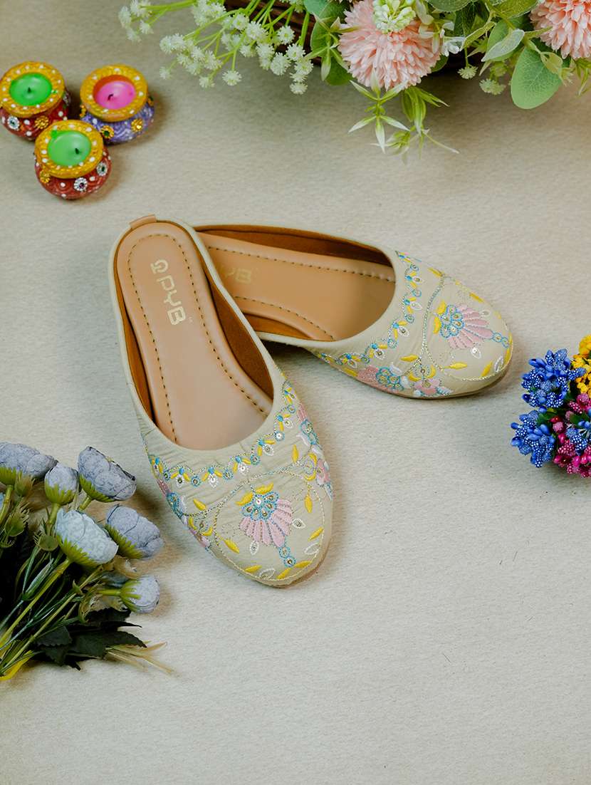 women embroidered slip on jutis - 22072783 -  Zoom Image - 0